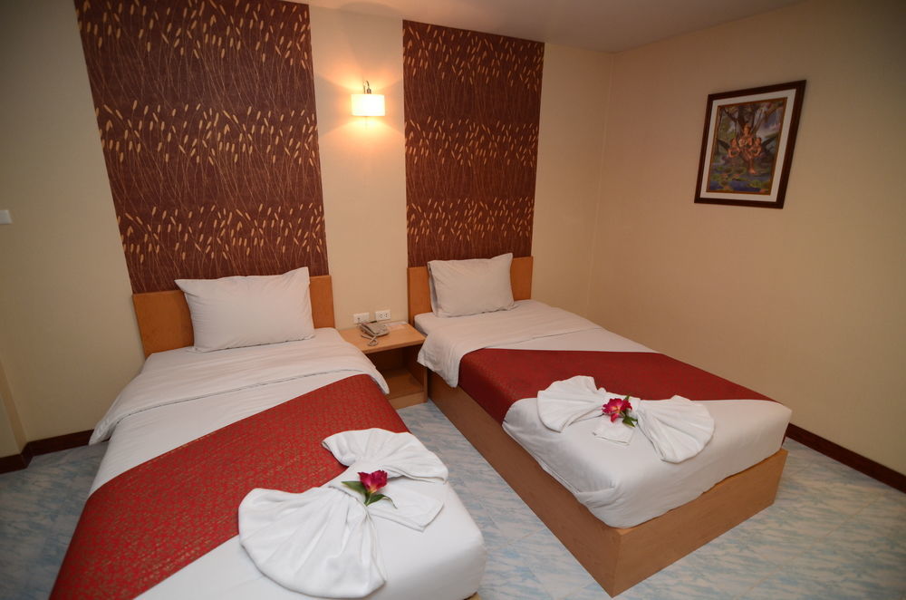 Oyo 257 Sea Paradise Hotel Sattahip Exterior photo