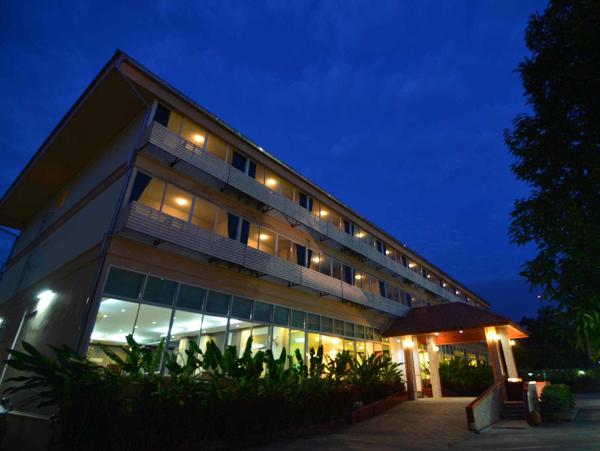 Oyo 257 Sea Paradise Hotel Sattahip Exterior photo