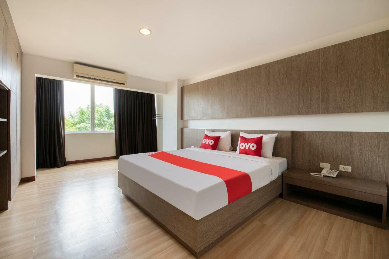 Oyo 257 Sea Paradise Hotel Sattahip Exterior photo