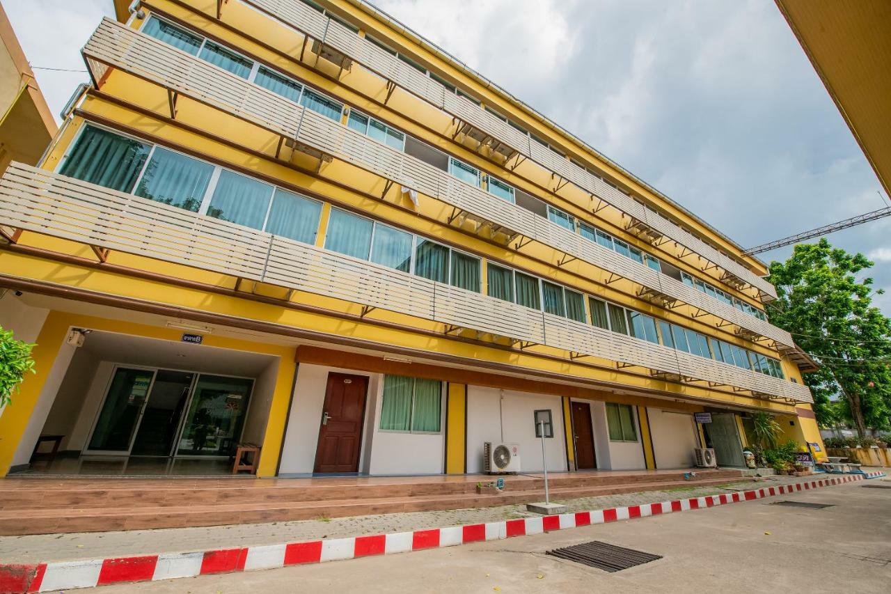 Oyo 257 Sea Paradise Hotel Sattahip Exterior photo
