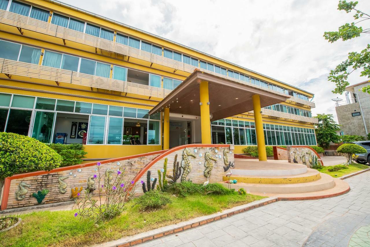 Oyo 257 Sea Paradise Hotel Sattahip Exterior photo