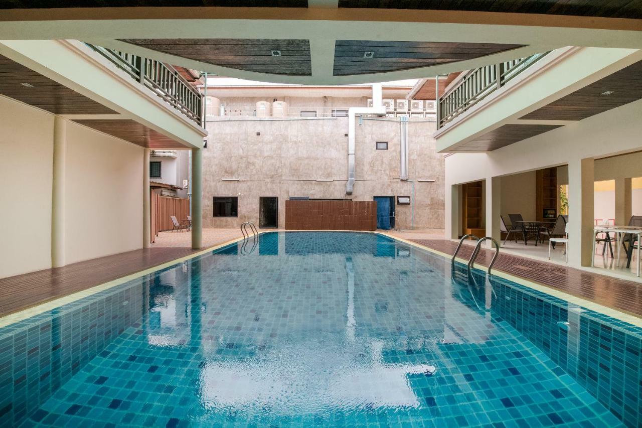 Oyo 257 Sea Paradise Hotel Sattahip Exterior photo